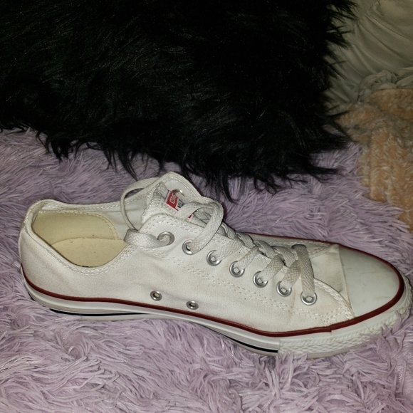 . All star low tops converse tennis shoes - Picture 4 of 9